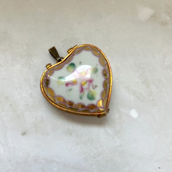 Rare Limoges Heart Pendant Box: Hand Painted Floral French Porcelain Jewelry - Picture 2 of 6